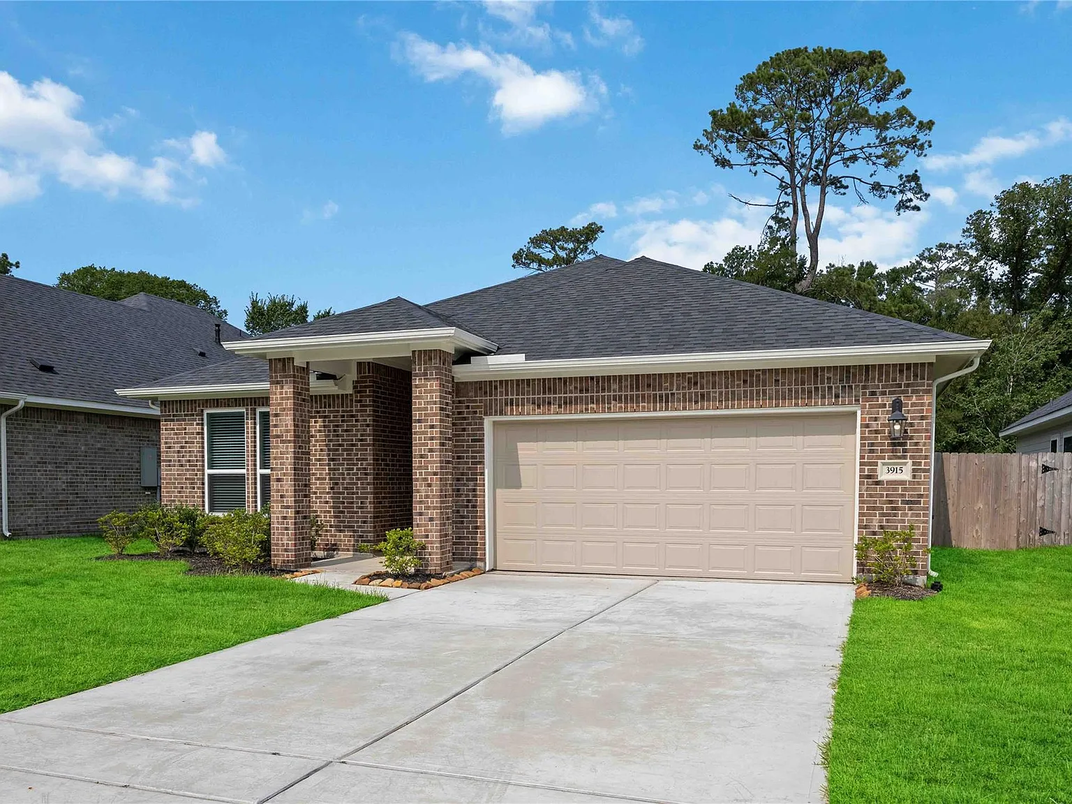 4 bed, 2.0 bath, 1981 sqft, $2,400 — Photo 2