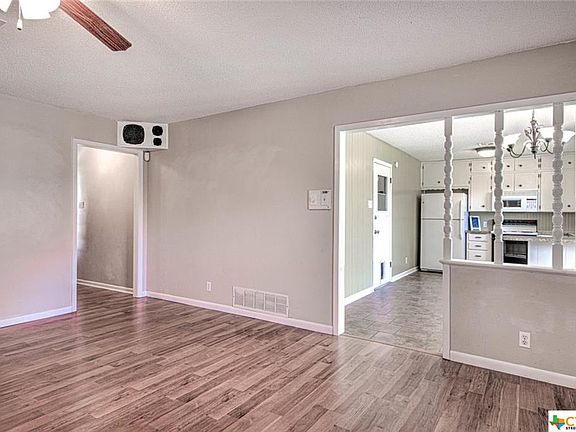 5th image of 805 Bunker Hill Dr