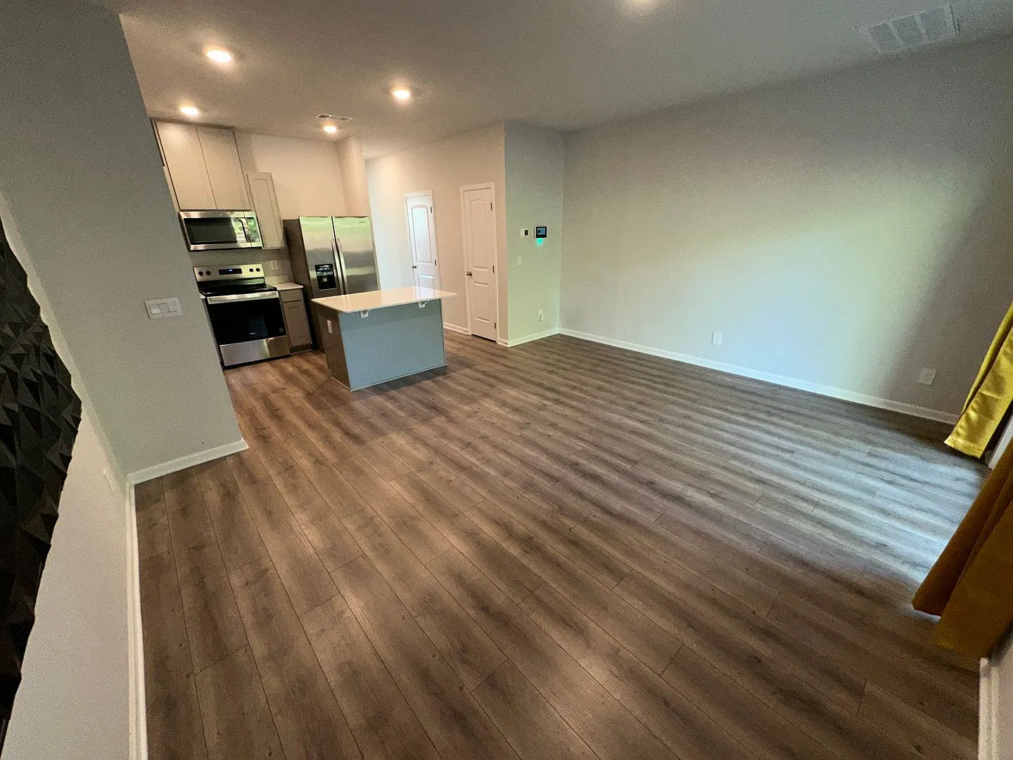 For Lease- Townhome Nestled On A Quiet Dead-End Road, Perfect For Those Seeking Privacy And Peace... — Photo 4