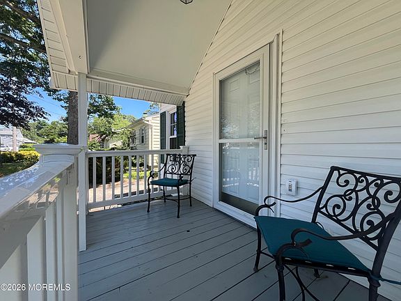 4th image of 22 Locust Ct