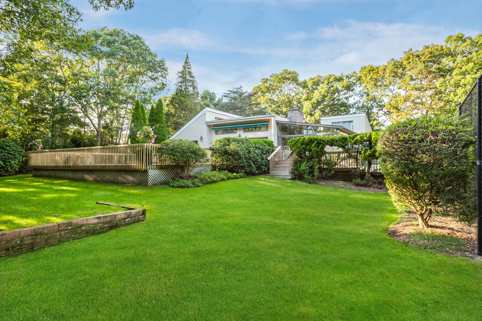  BEAUTIFULLY LANDSCAPED