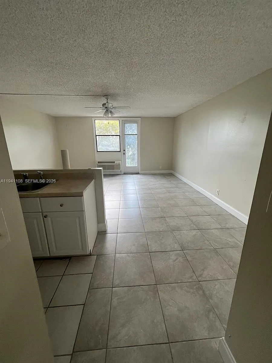 Building Photo - 2701 Riverside Dr #308-B