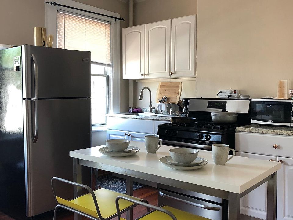 2nd image of 276 4th St #1