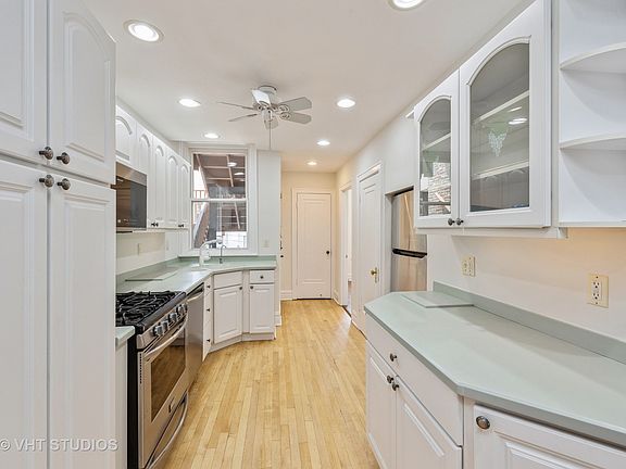 5th image of 929 Ontario St APT 2W