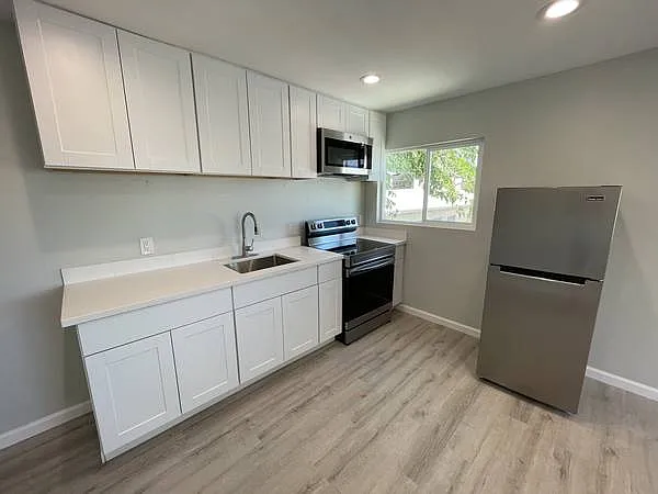 520 32nd St #3 — Photo 3
