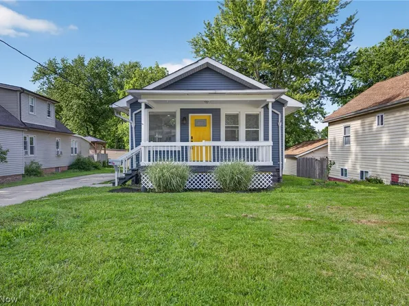 3226 W Ridgewood Dr, Parma, OH 44134