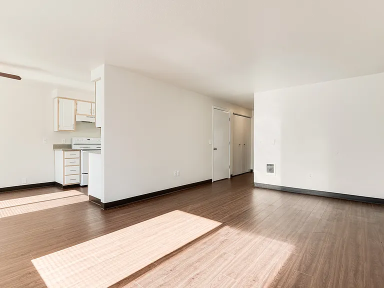 Park Avenue Village Apartments — Photo 10