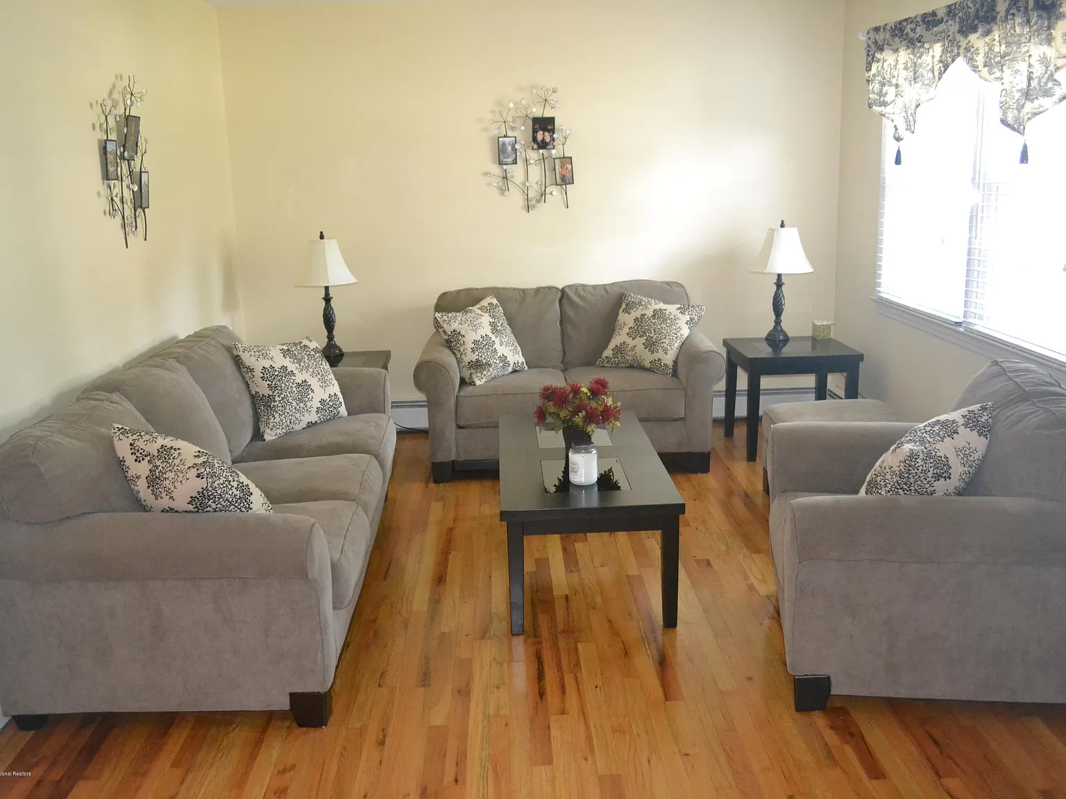 2 bed, 1014 sqft, $3,250 — Photo 2