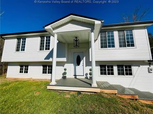 370 Peaceful Valley Dr, Cottageville, WV 25239