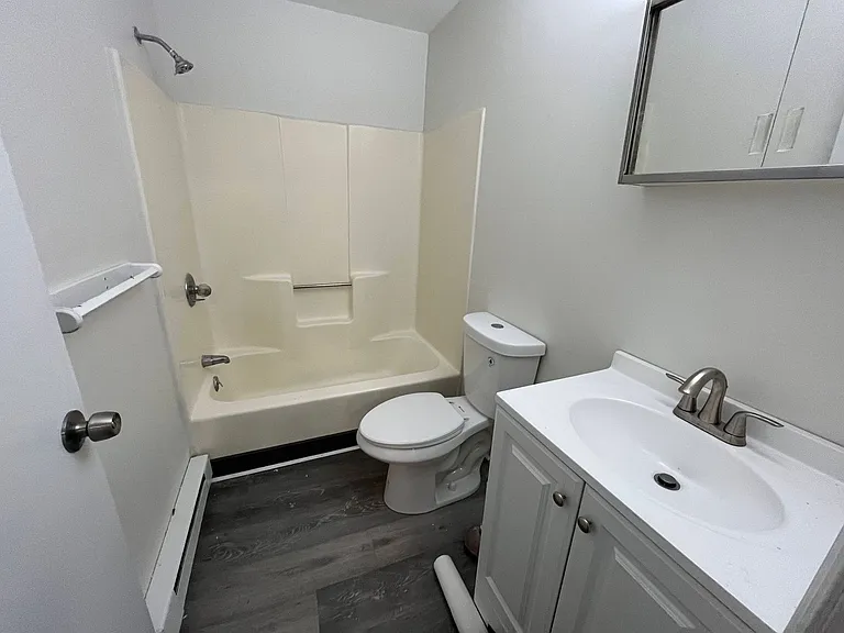 251 Green St — Photo 8