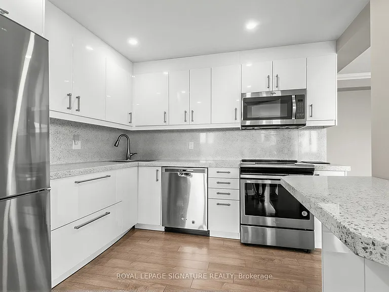 8111 Yonge St #1010 — Photo 5
