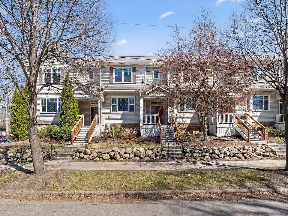 1st image of 1823 3rd St NE