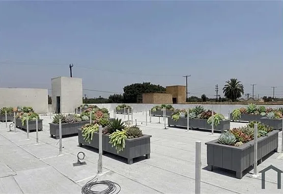 1 bed, 400 sqft, $2,100 — Photo 2