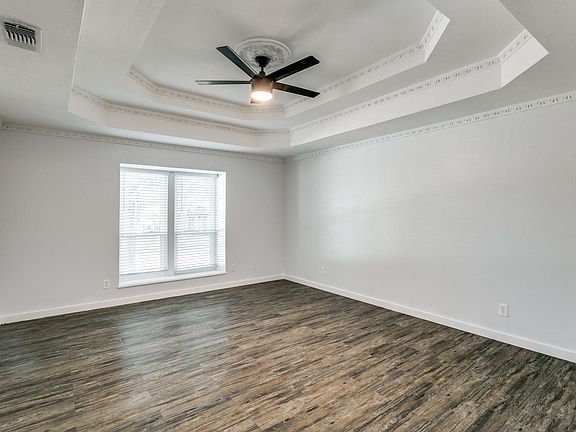4th image of 1649 Oak Creek Dr