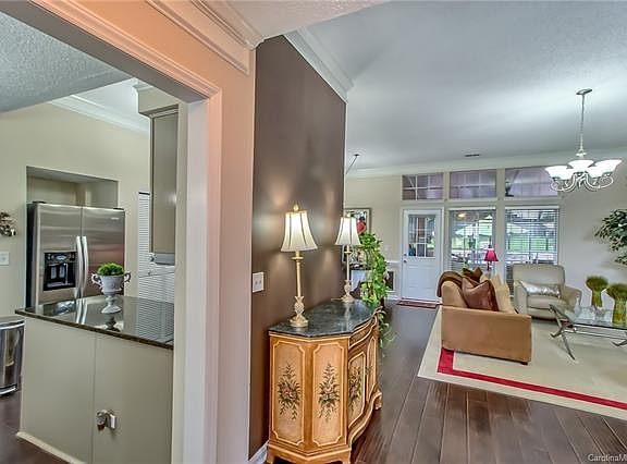 4th image of 3025 Old House Cres