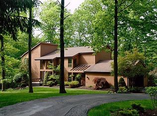 40 Stonecreek Dr, Chagrin Falls, OH 44022