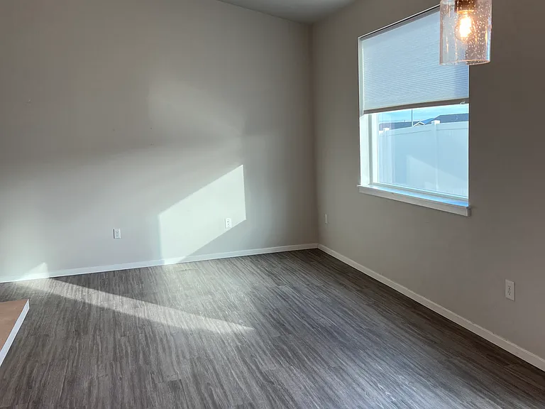 living area, nice high ceilings for a spacious feeling
