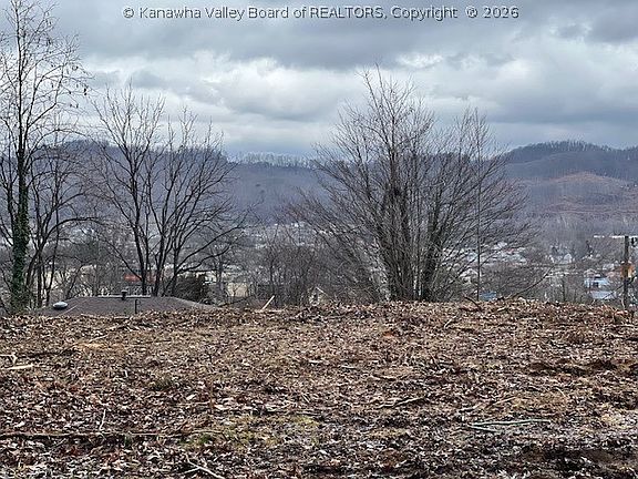 5th image of 883 Hudson St