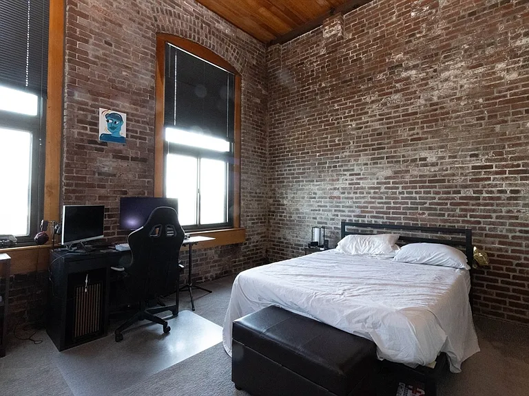 320 W 2nd St #512 — Photo 13