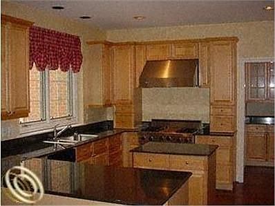 5th image of 16184 Pine Valley Dr