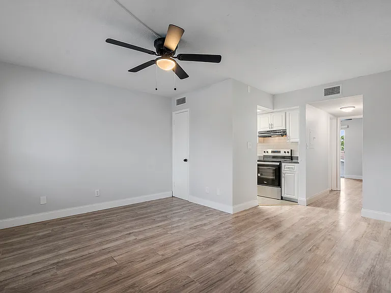 62 Van Winkle Ave #9 — Photo 2