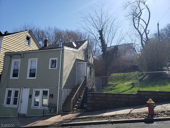2nd image of 121 Turner St #123