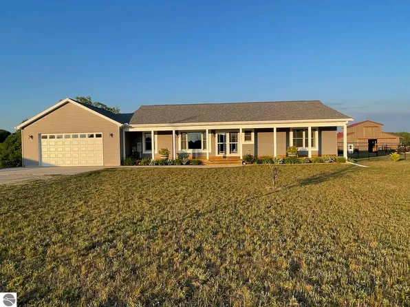 10171 County Road 633, Buckley, MI 49620