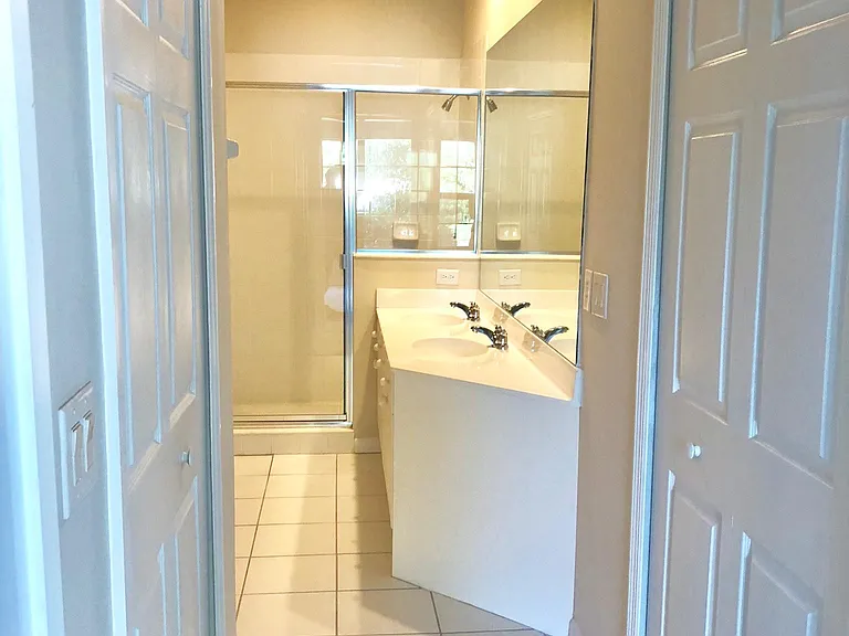 405 La Travesia Flora St #101 — Photo 8