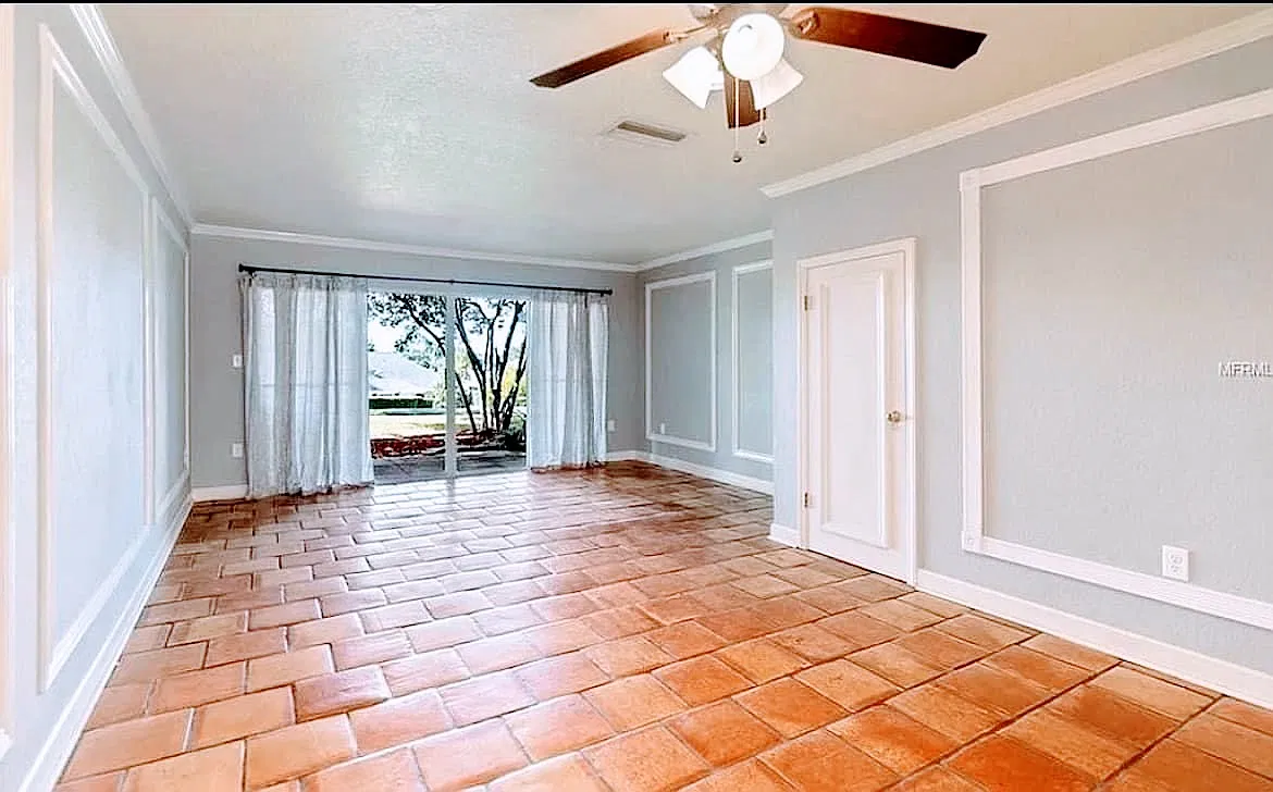 1226 Villa Ln — Photo 2