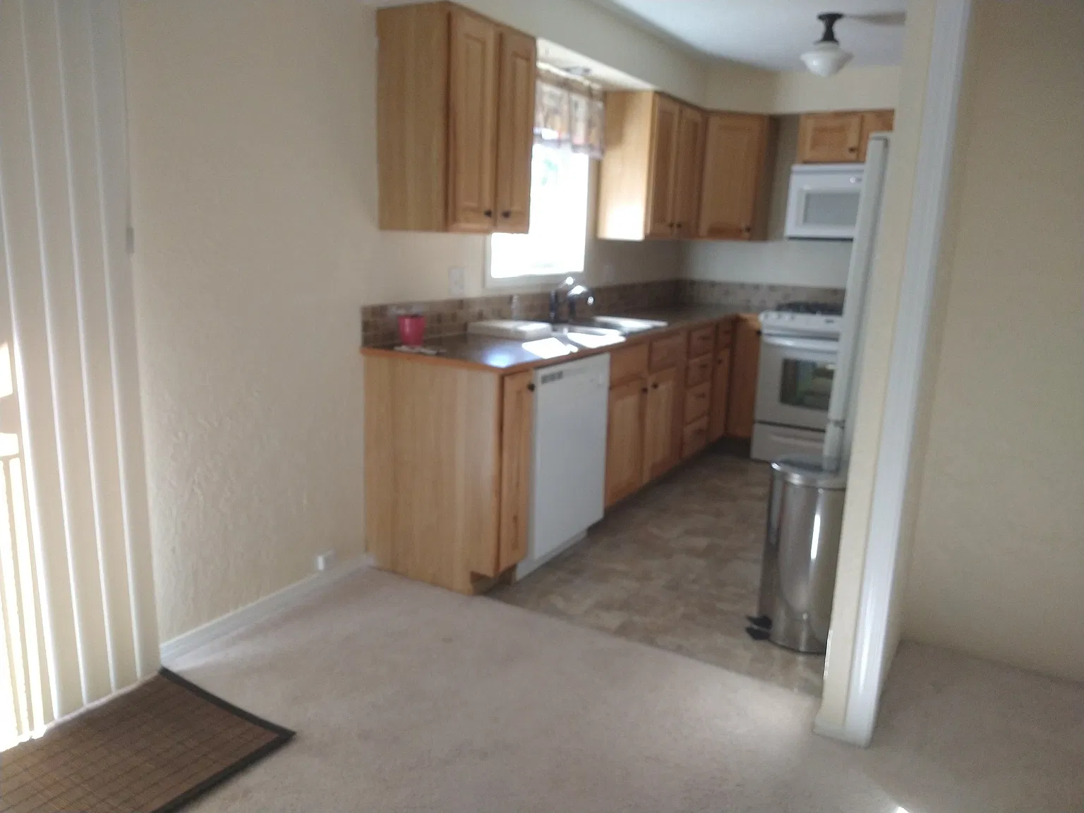 3 bed, 1050 sqft, $2,250 — Photo 2