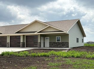 405 Shay Ave, Sanborn, IA 51248