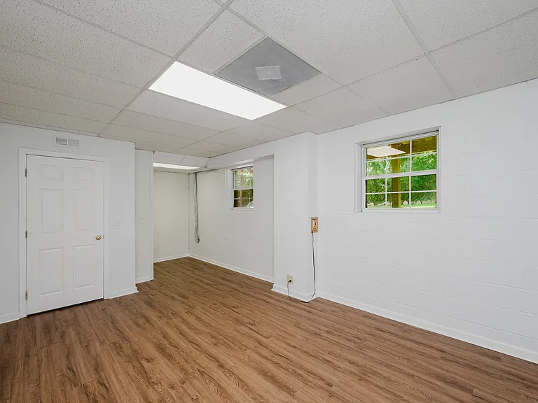 120 Lynn Dr — Photo 32