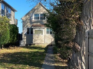 1216 Edgemere Dr, Rochester, NY 14612