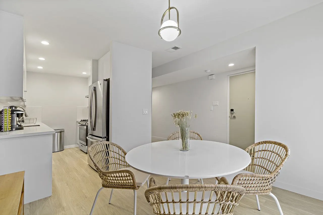4 bed, 3.5 bath, 1450 sqft, $9,000 — Photo 3