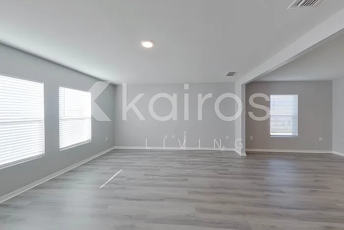 2838 NW 19th Pl — Photo 5