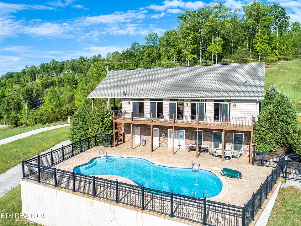 2nd image of 51 Hickory Pointe Ln