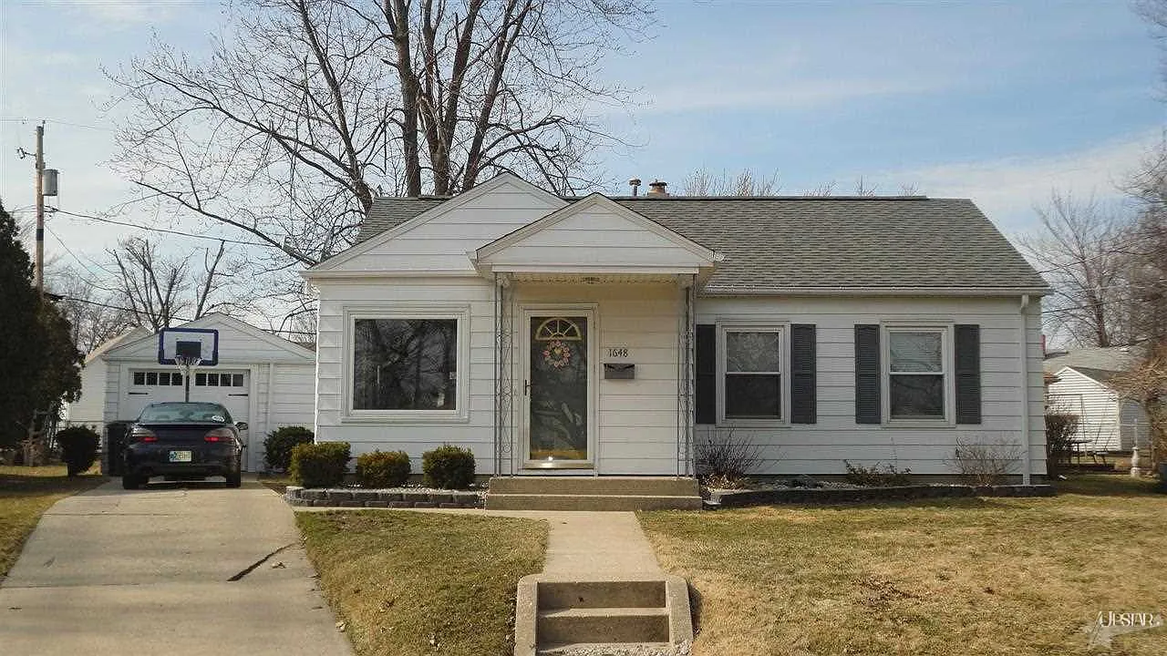 1648 Circle Dr photo 1