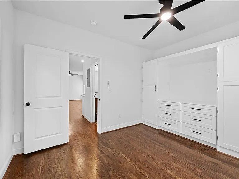 405 4th St NE #8 — Photo 9