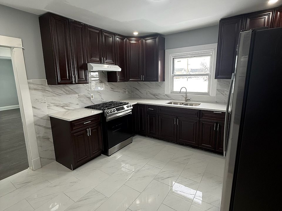 1st image of 134 Sawyer Ave #1