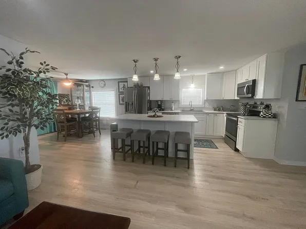 1215 Sun Meadow Ln, Grand Island, FL 32735
