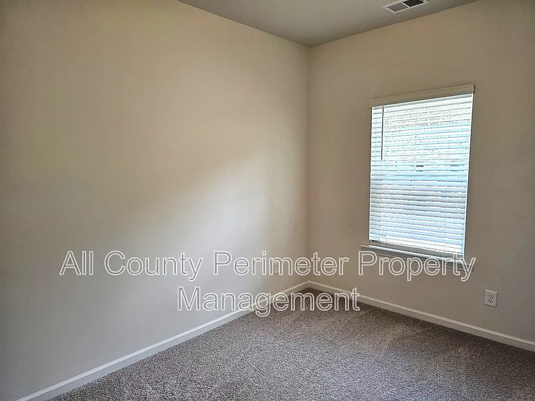 256 Dupont Dr — Photo 10
