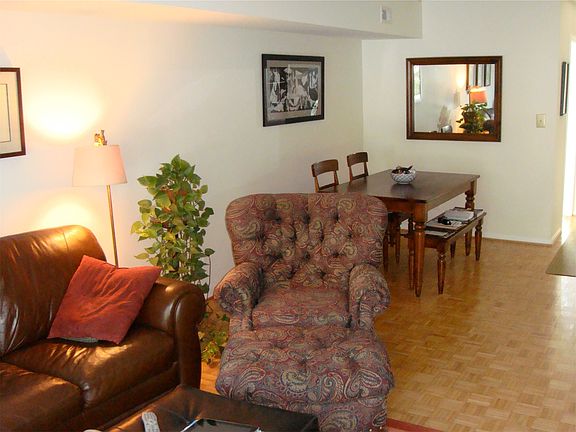 Living Room/Dining Area