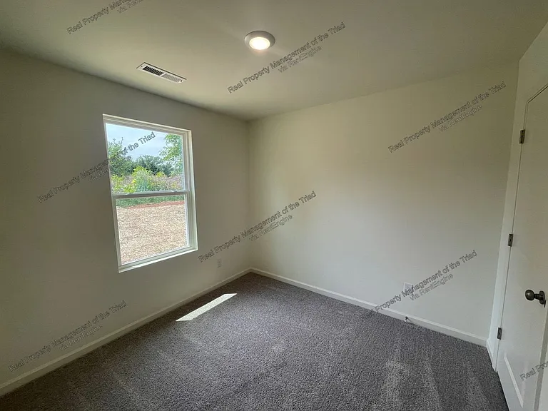 305 Pearson Dr — Photo 8