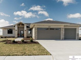 20909 Walnut St, Elkhorn, NE 68022