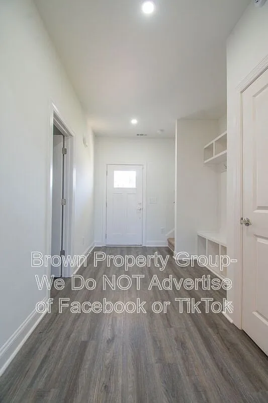 3 bed, 2.5 bath, 1693 sqft, $1,950 — Photo 3