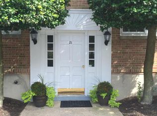 81 Heritage Hill Rd APT B, New Canaan, CT 06840