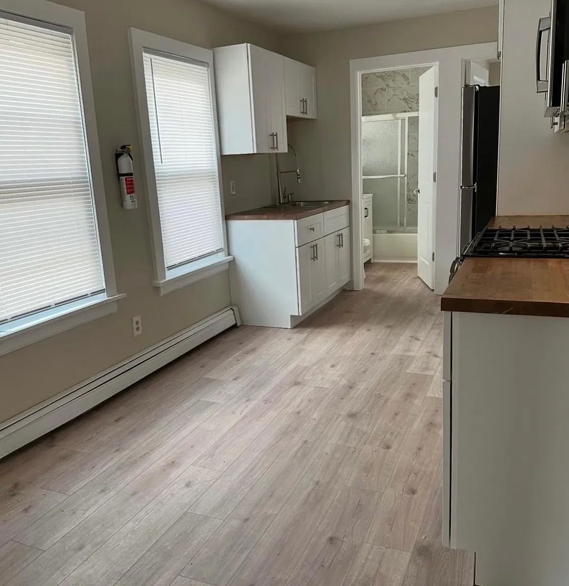 3 bed, 1.0 bath, 1512 sqft, $2,450 — Photo 3