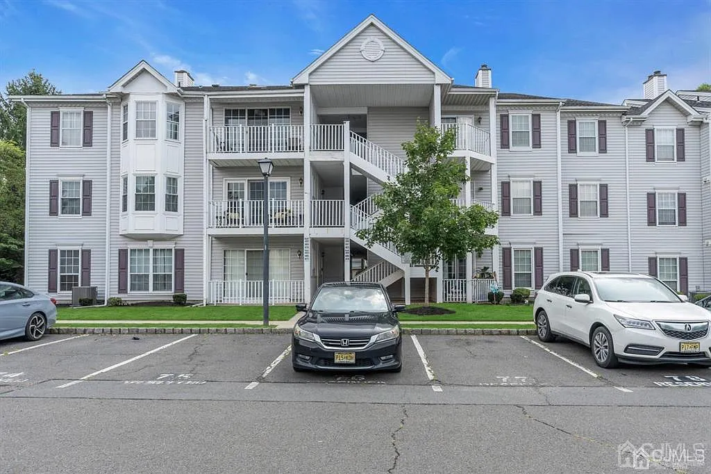484 Witney Ct photo 1