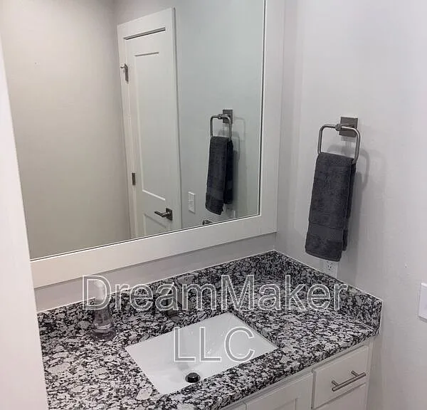 2819 Clifton Ter — Photo 26