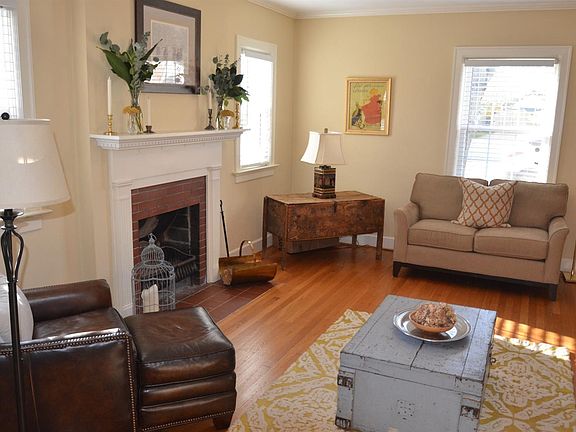5th image of 132 Bassett Ave